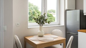 Dining - Wola Ratusz Homely Apartment (Warszawa)