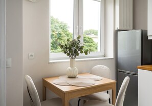 Dining - Wola Ratusz Homely Apartment (Warszawa)