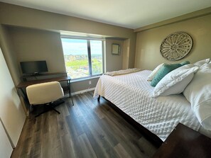 2 makuuhuonetta, työpöytä, ilmainen Wi-Fi, vuodevaatteet