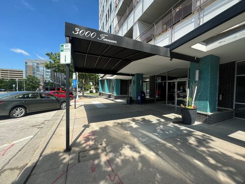 2B-2B centrally located in Omaha with skyline balcony views. 
