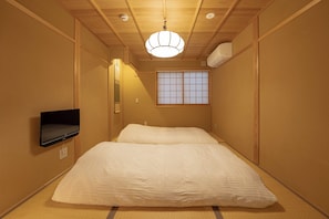 Habitación Confort con 2 camas individuales | Edredón, caja de seguridad en la habitación, wifi gratis y ropa de cama 
