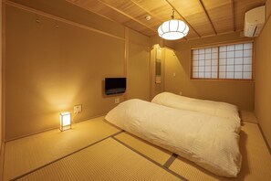 Standard Triple Room | Down comforters, in-room safe, free WiFi, bed sheets - Saju Kyoto (Kyoto)