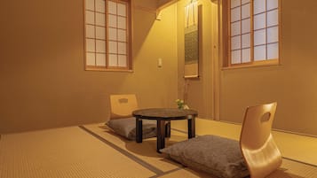 Standard Twin Room | Down comforters, in-room safe, free WiFi, bed sheets