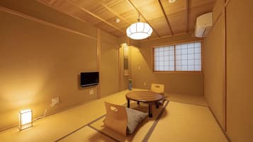 Standard Triple Room | Down comforters, in-room safe, free WiFi, bed sheets