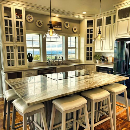 Hilltop Luxury, Priceless Views!