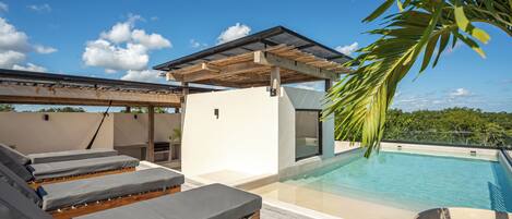 حمّام سباحة خارجي