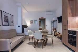 Interior - VLC HOST  - Zapadores A (València)