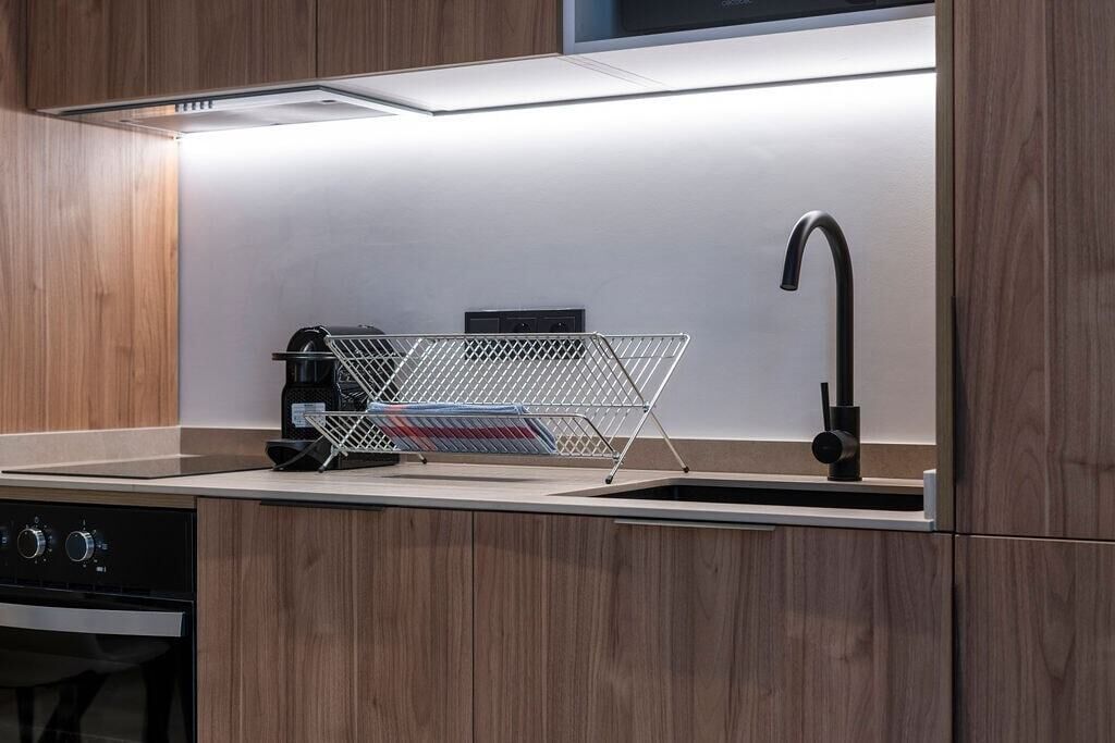 Fridge, microwave, oven, coffee/tea maker