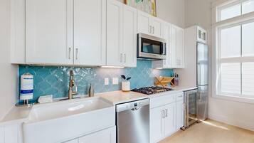 Fridge, microwave, dishwasher, coffee/tea maker