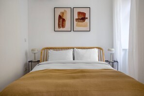 1 bedroom, iron/ironing board, WiFi, bed sheets - Blueground | São Bento, move-in-ready home (Lisbon)