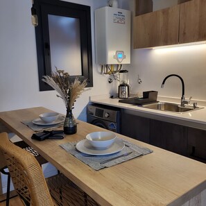 Geladeira, fogão, cooktop, cafeteira/chaleira