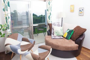 One-Bedroom Apartment with Terrace, Non Smoking | Living area