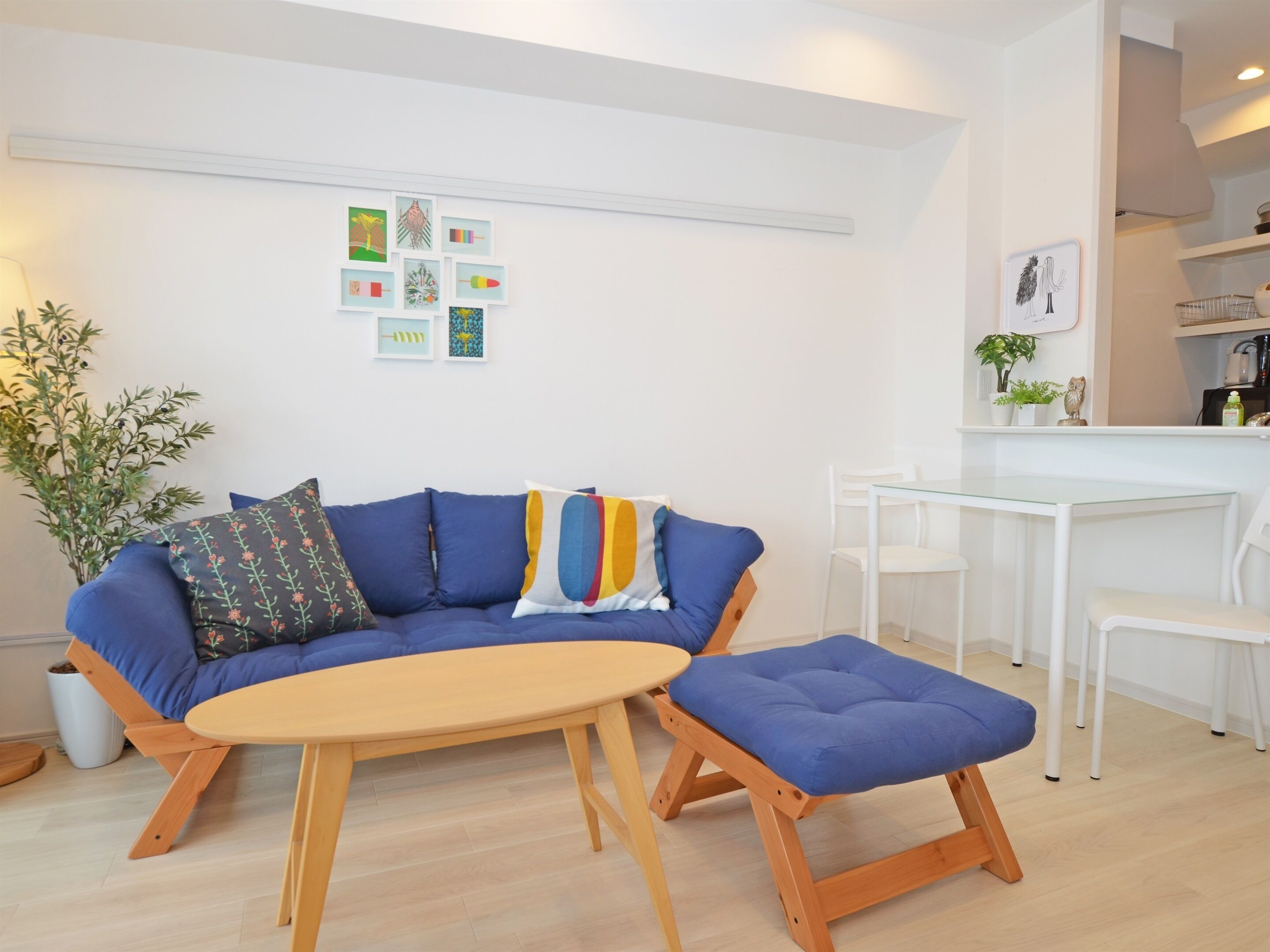 One-Bedroom Apartment, 2nd - 4th Floor, Non Smoking | Living area | Flat-screen TV
