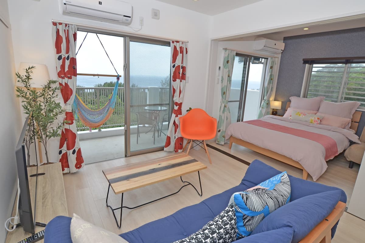 Comfort appartement, niet-roken (2 Bed Room, 2-4th Floor) | Woonruimte | Een flatscreentelevisie