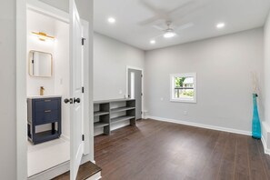 Interior - Newly renovated, stylish home minutes from the Atlanta Braves Stadium! (Smyrna)