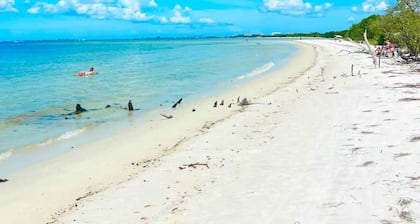 Cute remodeled condo just minutes from Sanibel Bunche Beach and Fort Myers Beach