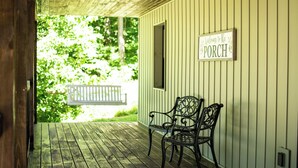 A wooden porch with a bench and a sign that reads "Welcome to the Porch." - Updated Getaway in the hills of southern Indiana. Minutes from Starve Hollow SRA (Vallonia)