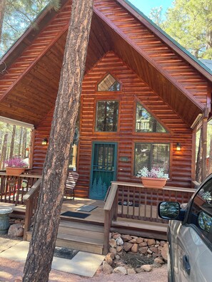 Exterior - Life is better in a cabin. (Heber-Overgaard)