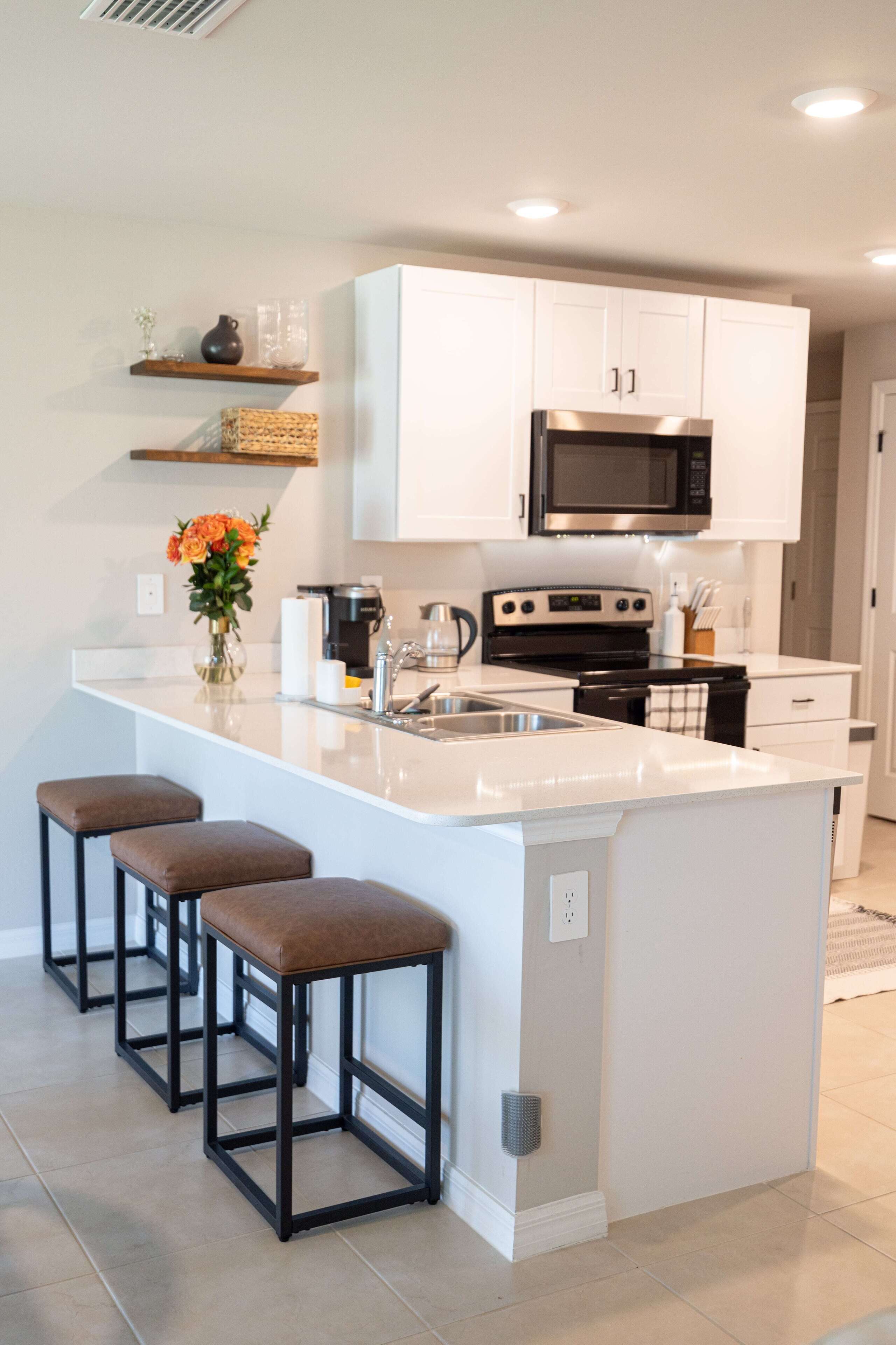 Refrigerador, microondas, horno y parrilla de estufa 