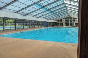 屋内プール、屋外プール