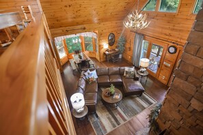 Smart-TV, Kamin, Tischfußball