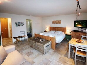 1 quarto, Wi-Fi de cortesia, roupa de cama