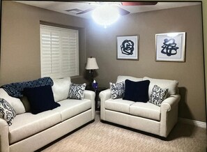 Living area - Enjoy this cozy townhouse during your remodeling or construction projects! (Chandler)