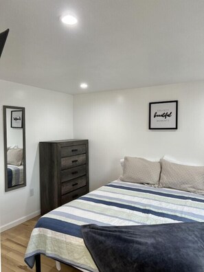 2 soverom, strykejern/-brett, reiseseng for barn og wi-fi (inkludert)