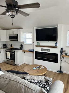 冰箱、微波炉、烤箱、炉灶