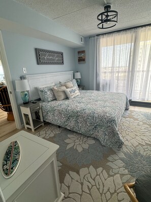 3 habitaciones, tabla de planchar con plancha, wifi y ropa de cama 