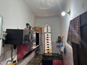 Fridge, microwave, stovetop, blender - Blush & Boho Escape – Cozy 1BHK for Peaceful Stays (Delhi)