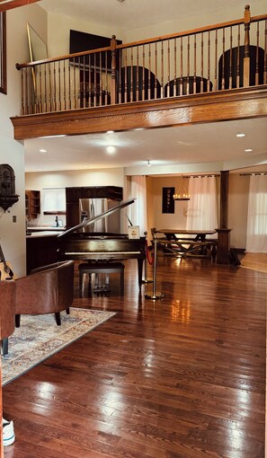 المنشأة من الداخل