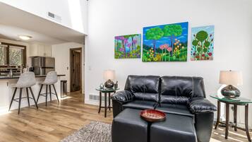 电视、壁炉、桌上足球、乒乓球