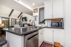 Micro-ondes, four, plaque de cuisson, lave-vaisselle