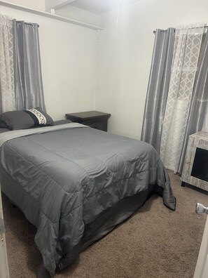 3 bedrooms, in-room safe, WiFi, bed sheets