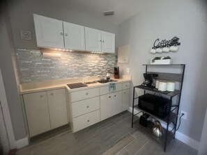 冰箱、微波炉、炉灶、茶具/咖啡用具