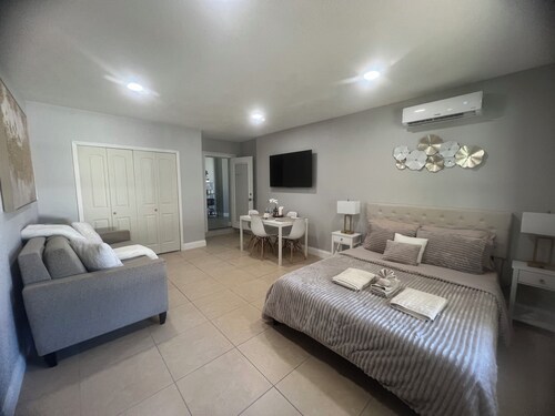 Cozy studio in enjoyable Lakeland with AC, WiFi