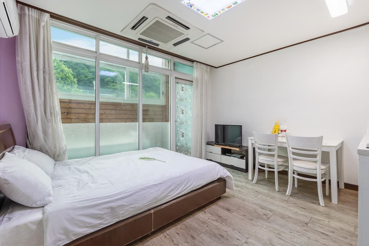 Basic Room, 1 Bedroom (Bella)