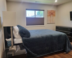 3 bedrooms, iron/ironing board, WiFi, bed sheets - EV Charger, High-speed Internet, 3 Br 2 Bth stylish Dublin remodeled townhome.   (Dublin)