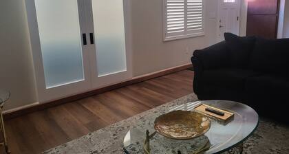 EV Charger, High-speed Internet, 3 Br 2 Bth stylish Dublin remodeled townhome.