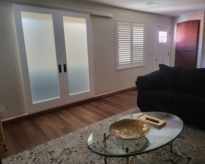 EV Charger, High-speed Internet, 3 Br 2 Bth stylish Dublin remodeled townhome.  