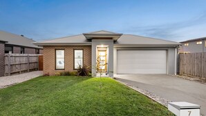 A modern two-story house with a garage, a well-maintained lawn, and a small garden area. - Thyme Out with pool in Cowes (Cowes)