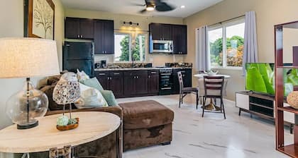 Experience Tropical Tranquility: Luxury Studio Home in Hilo!