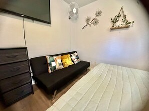 3 bedrooms, desk, iron/ironing board, travel cot