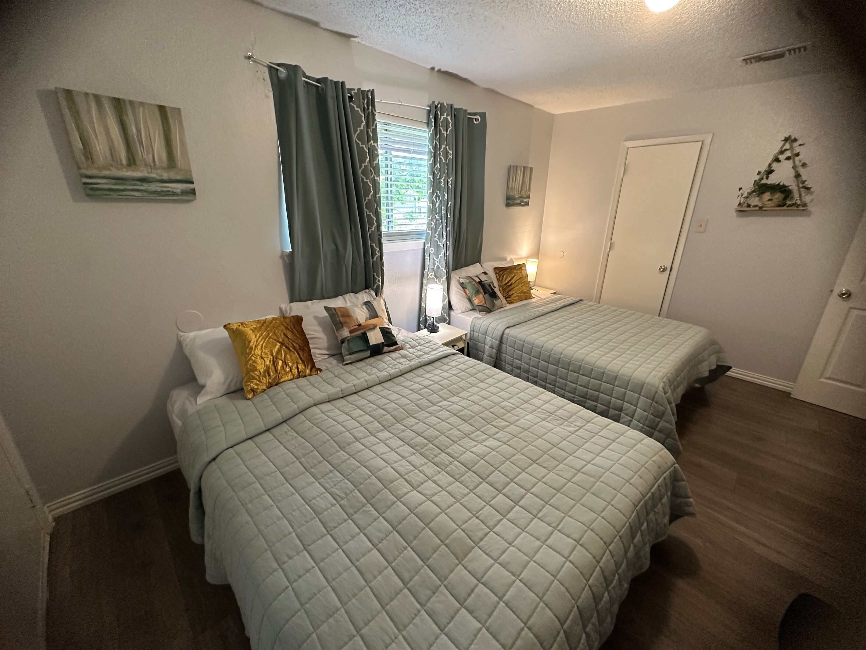 3 bedrooms, desk, iron/ironing board, travel cot