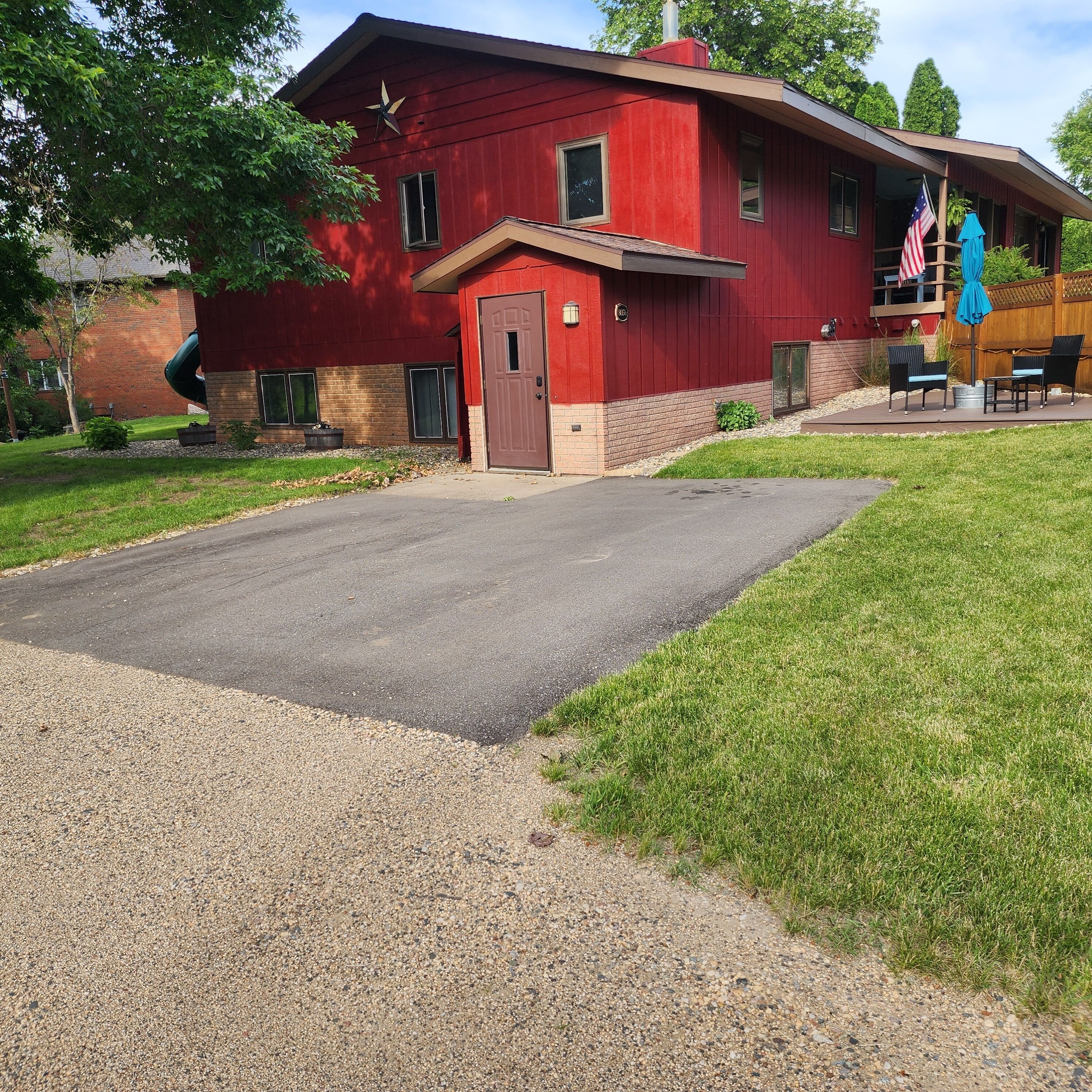 Glenmoor Manor--Quiet 2 Bedroom Stay 1 hour West of Minneapolis!