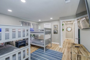 3 bedrooms, desk, iron/ironing board, WiFi