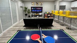 Games room - Game Haven Entertainment APT Near Dallas Stadium (Arlington)