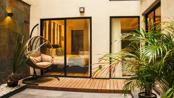 Superior Apartment, 2 Bedrooms, Patio, Courtyard View | Terrace/patio