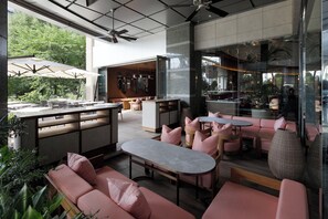 2 ravintolaa, joissa tarjoillaan aamiainen; japanilainen keittiö